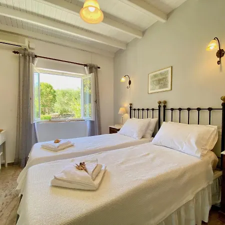 Petros With Private Pool By Dadovillas Kassiopi
